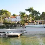Sveti Kriz Arbanija