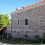 Sveti Kriz 4* Arbanija