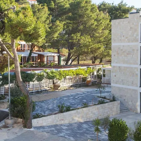 Hotell Sveti Križ 4*