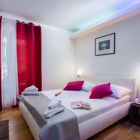 Sveti Križ Hotell Trogir