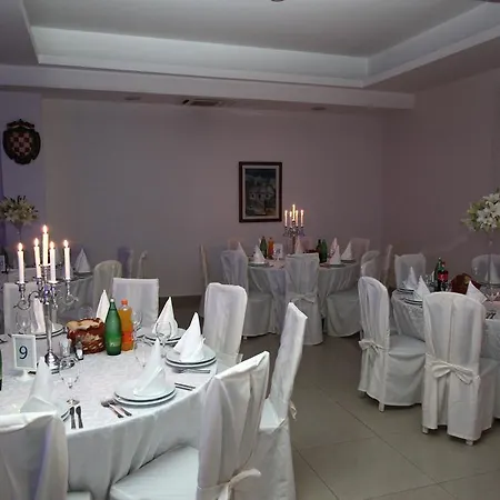 Sveti Križ Hotell Trogir