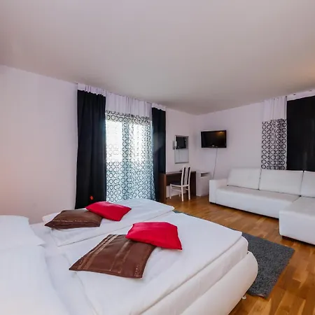 Sveti Kriz Ξενοδοχείο Arbanija