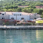 Sveti Kriz Hotel Arbanija